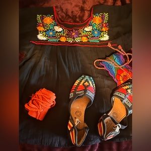 Selling cute blouse with sandals with a belts multi colors sandals size 8